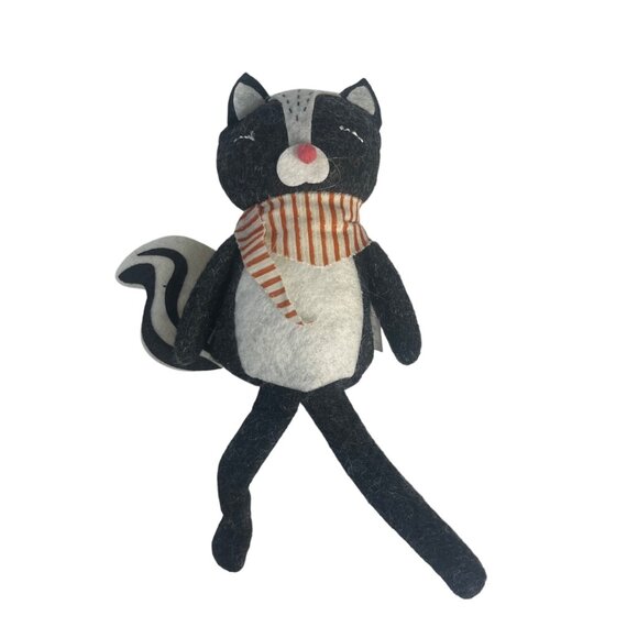 2024 Target Bullseye Plush Forest Creature Skunk Plush Fabric Figural Scarf New - Picture 1 of 10